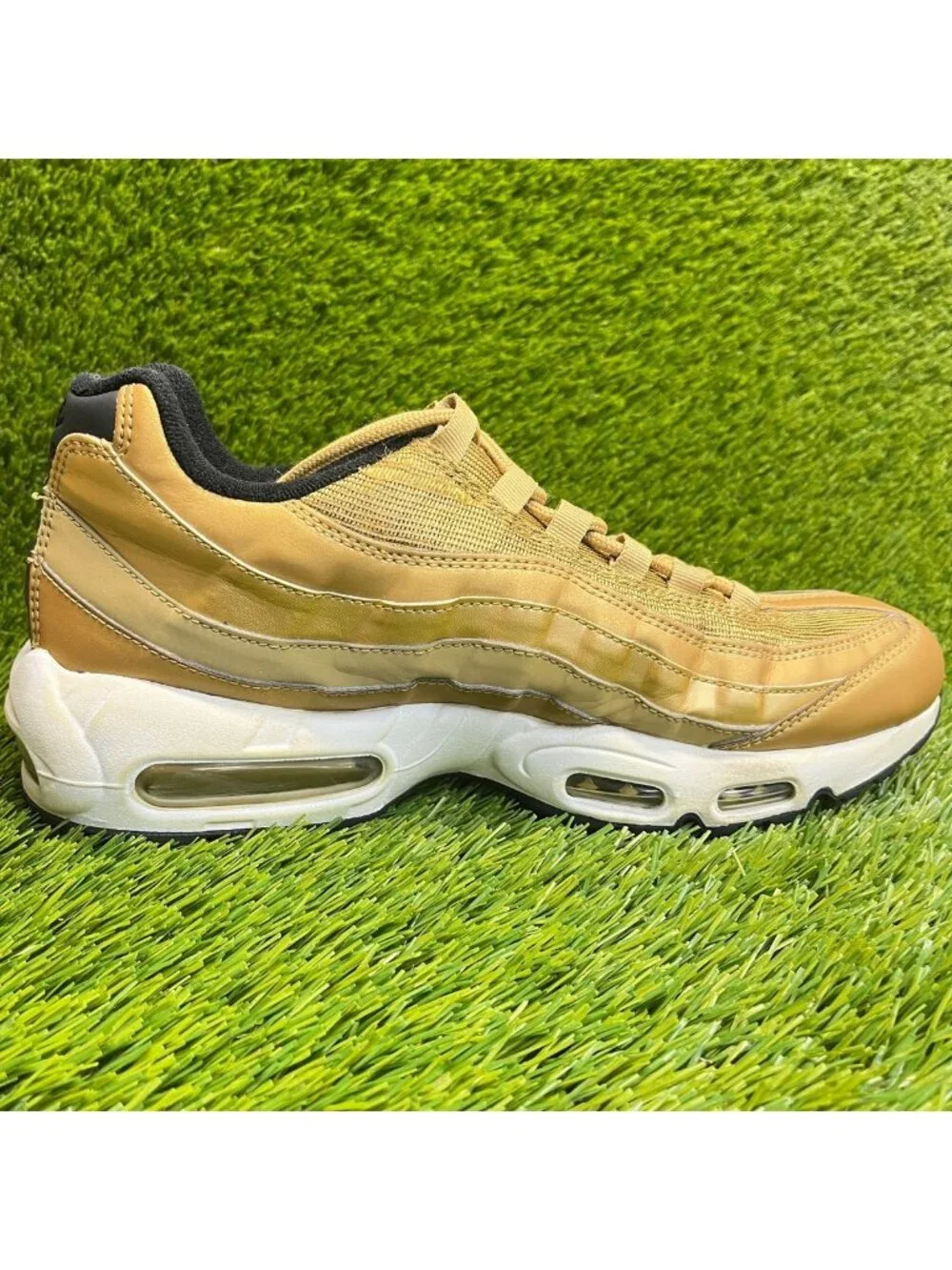 Nike Air Max 95 Mens Size 10 Gold Ivory Athletic Running Walking Shoes Sneakers
